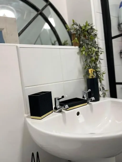 Luxury Home 2Bed City Centre Cardiff 0*,