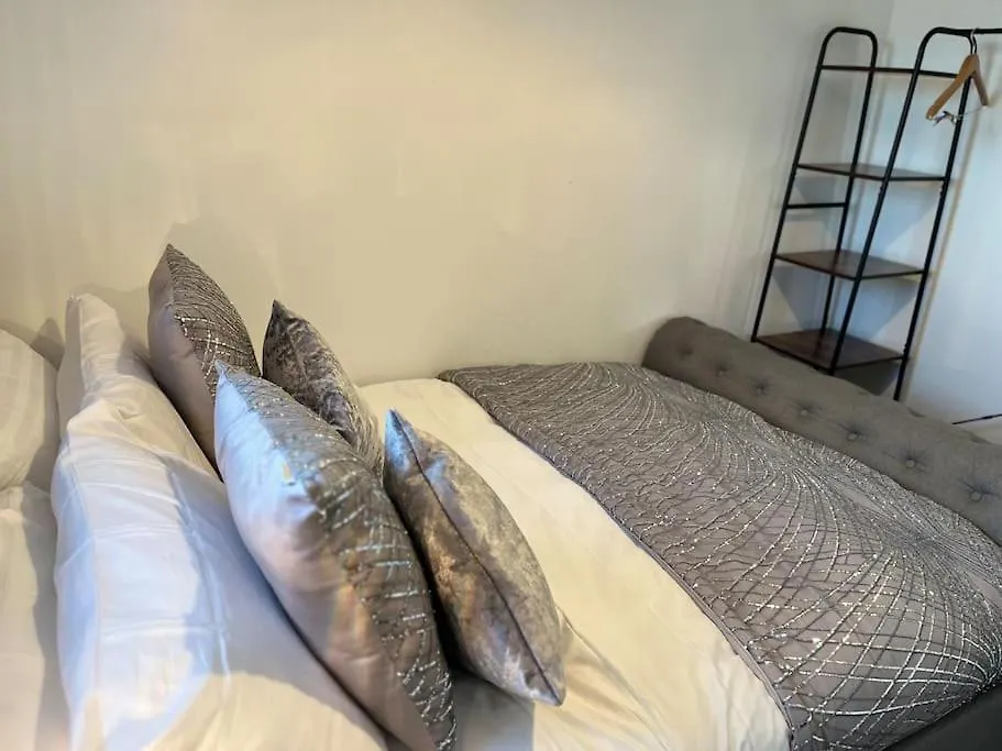 Luxury Home 2Bed City Centre Cardiff 0*,